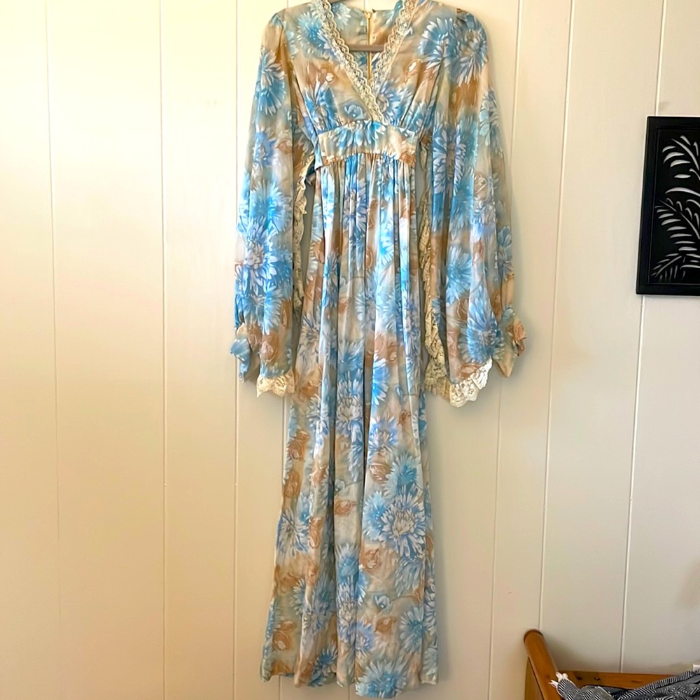 Vintage 70’s floral hippie dress amazing whimsical print, breathable cotton,Lace